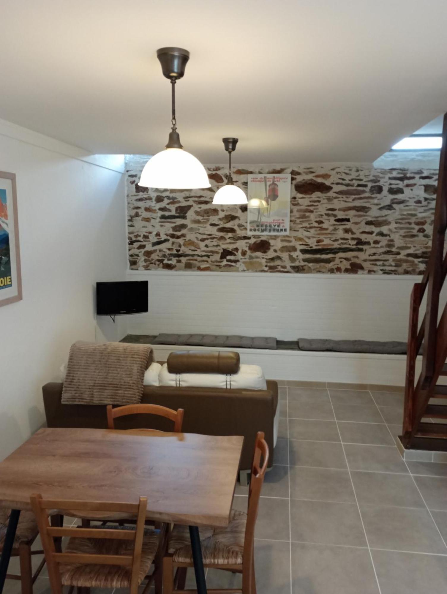 Les Gites Du Petit Marcel Soudan  Exterior foto